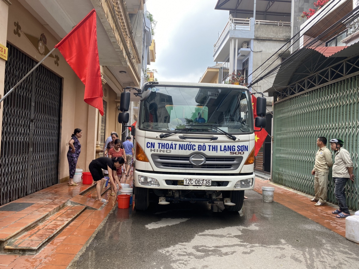 Sống giữa phố vẫn “khát” nước sạch ở Lạng Sơn